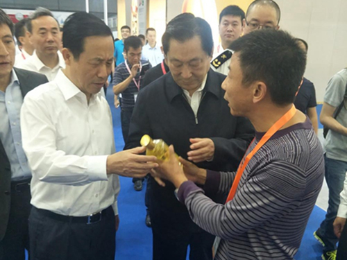 安鑫娱乐,油茶莳植生产加工销售,植物油莳植生产加工销售