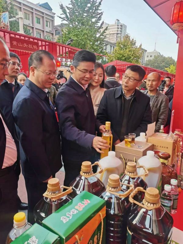 安鑫娱乐,油茶莳植生产加工销售,植物油莳植生产加工销售